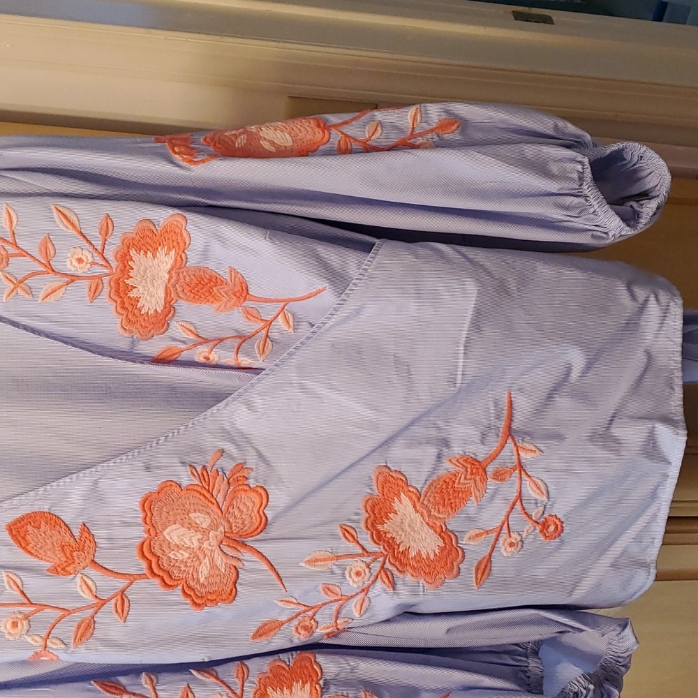 Appliqued beautiful tie shirt - Picture 3 of 5